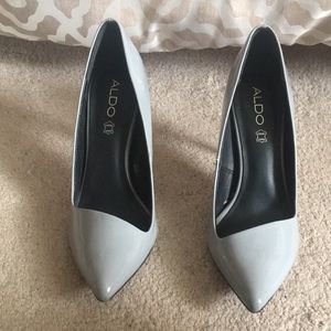 Shiny grey high heel